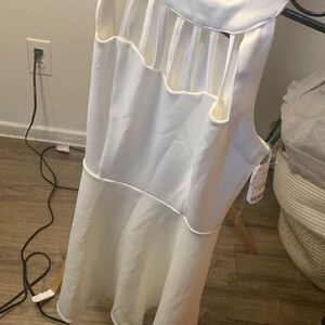 Elegant White Sleeveless Dress